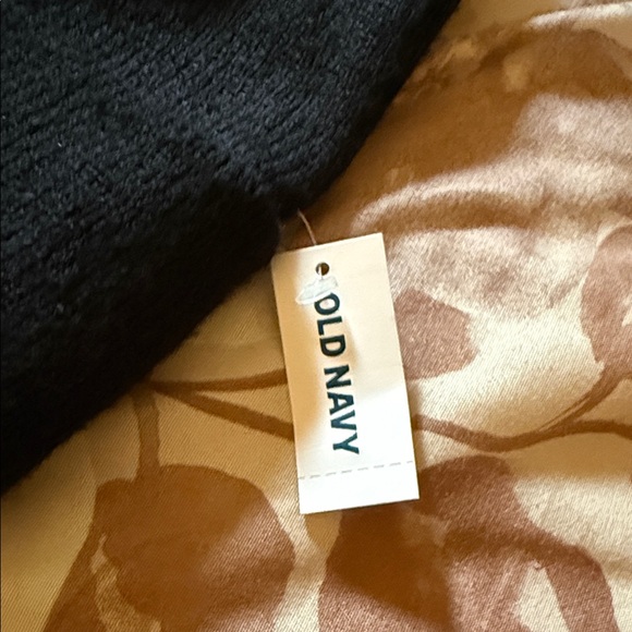 Brand New Old Navy Black Knit Beanie - Picture 3 of 4